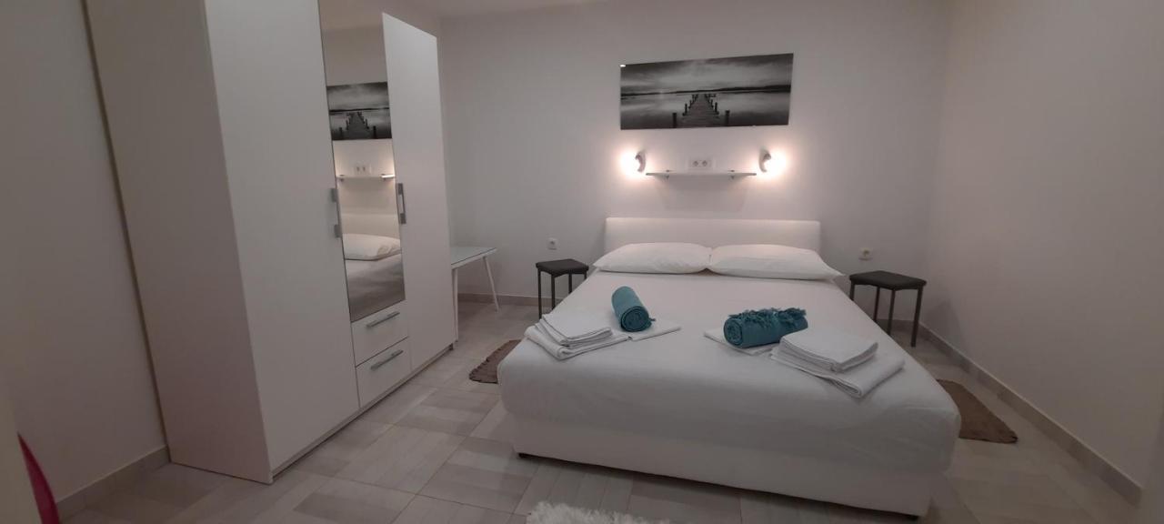 Apartments Suho คอมีชา ภายนอก รูปภาพ