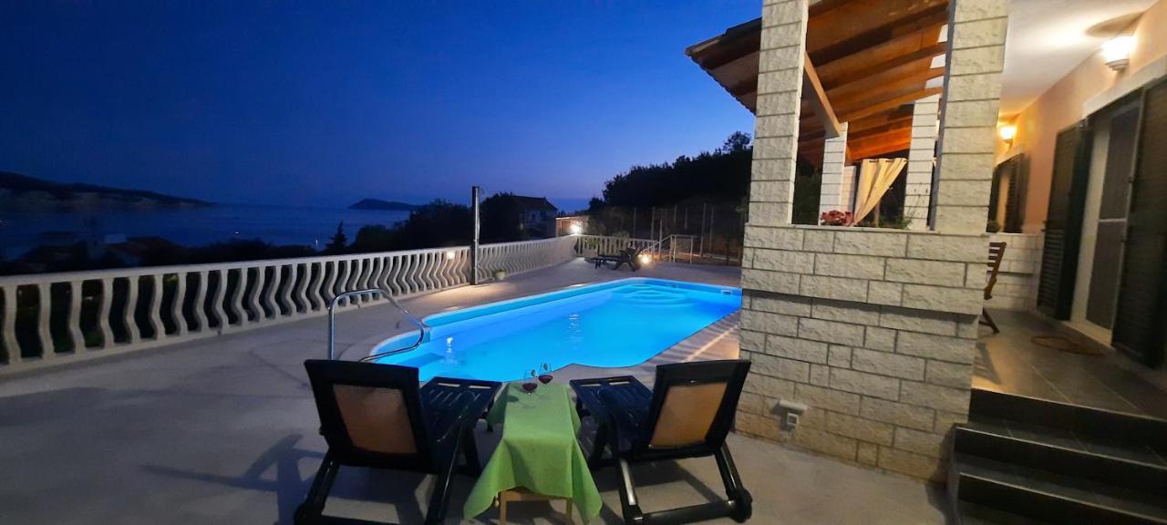Apartments Suho คอมีชา ภายนอก รูปภาพ