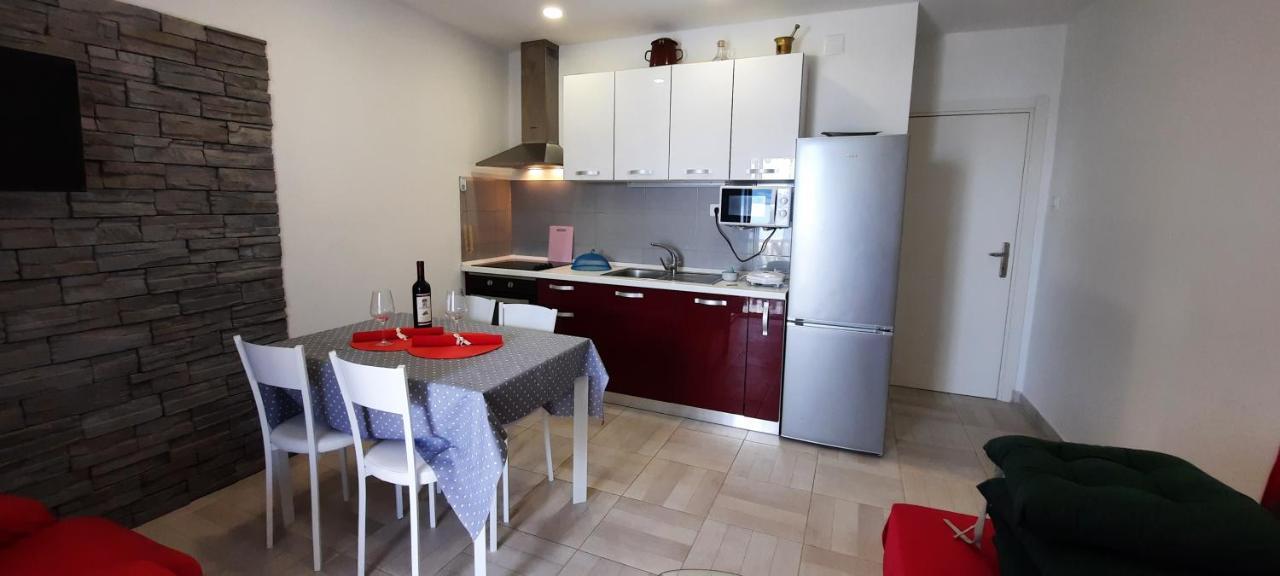 Apartments Suho คอมีชา ภายนอก รูปภาพ