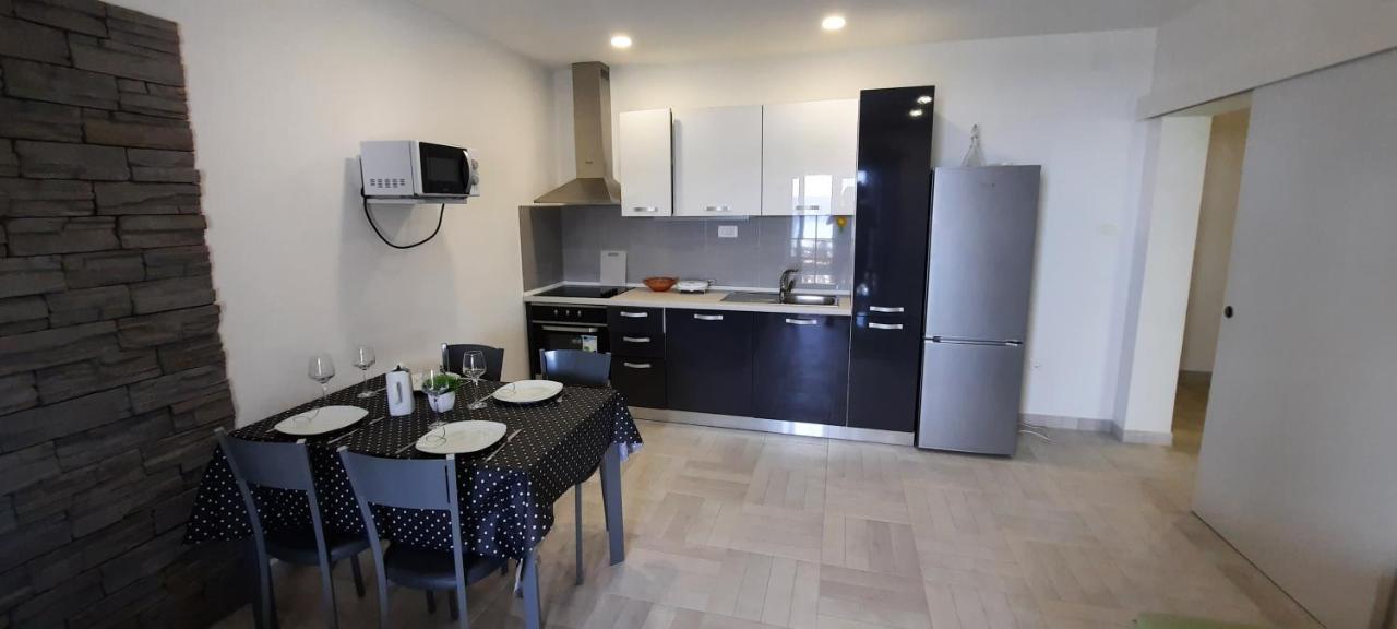 Apartments Suho คอมีชา ภายนอก รูปภาพ